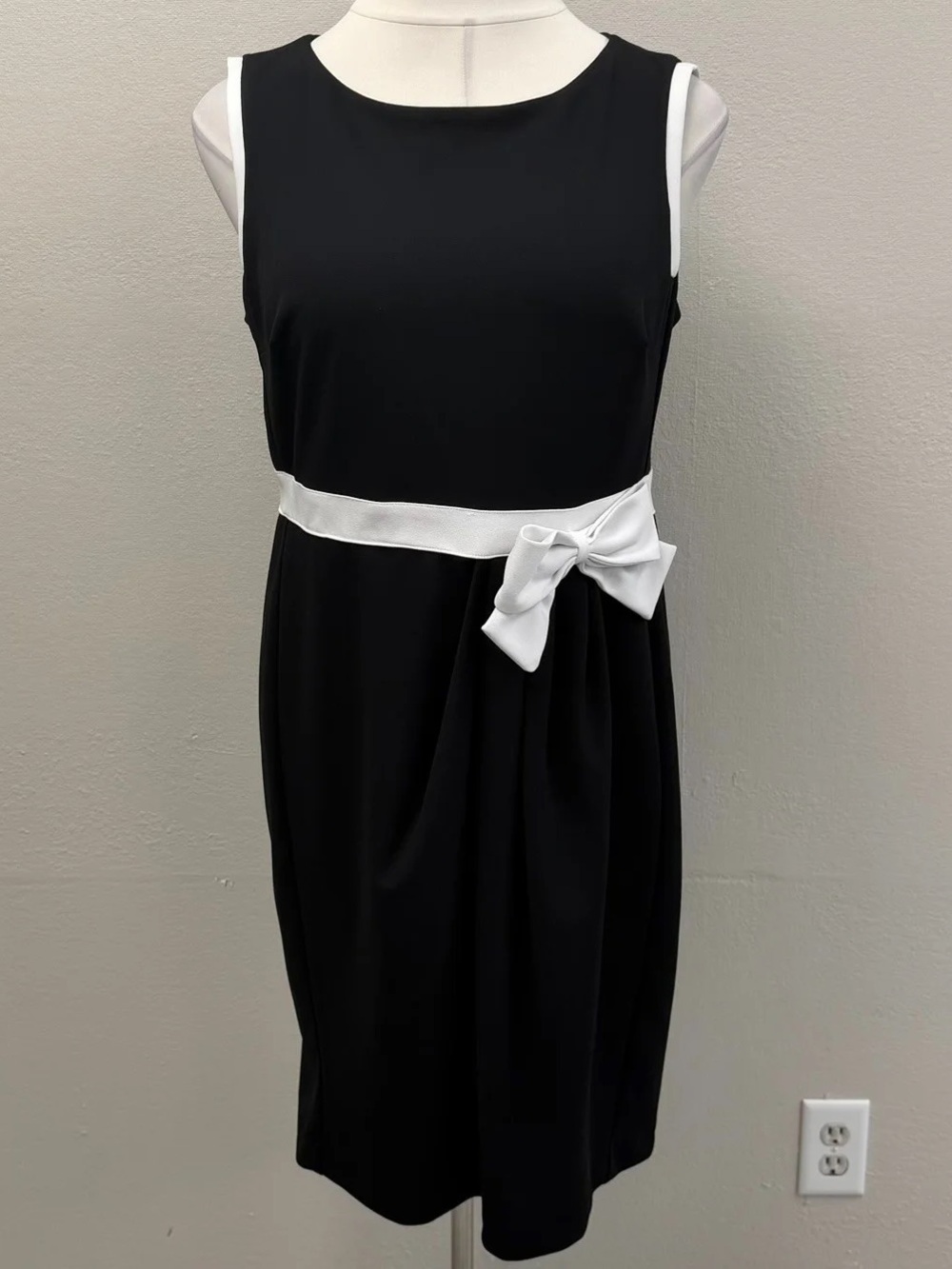 Karl Lagerfeld Black & White Scuba Crepe Bow Sheath Dress - Size 16